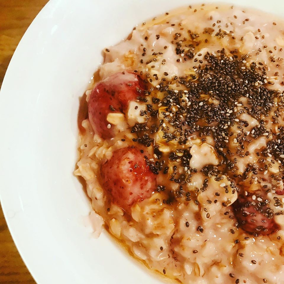 Strawberry porridge and chia seeds for breakfast! Good fuel for the day! #energy #slowrelease #eatclean